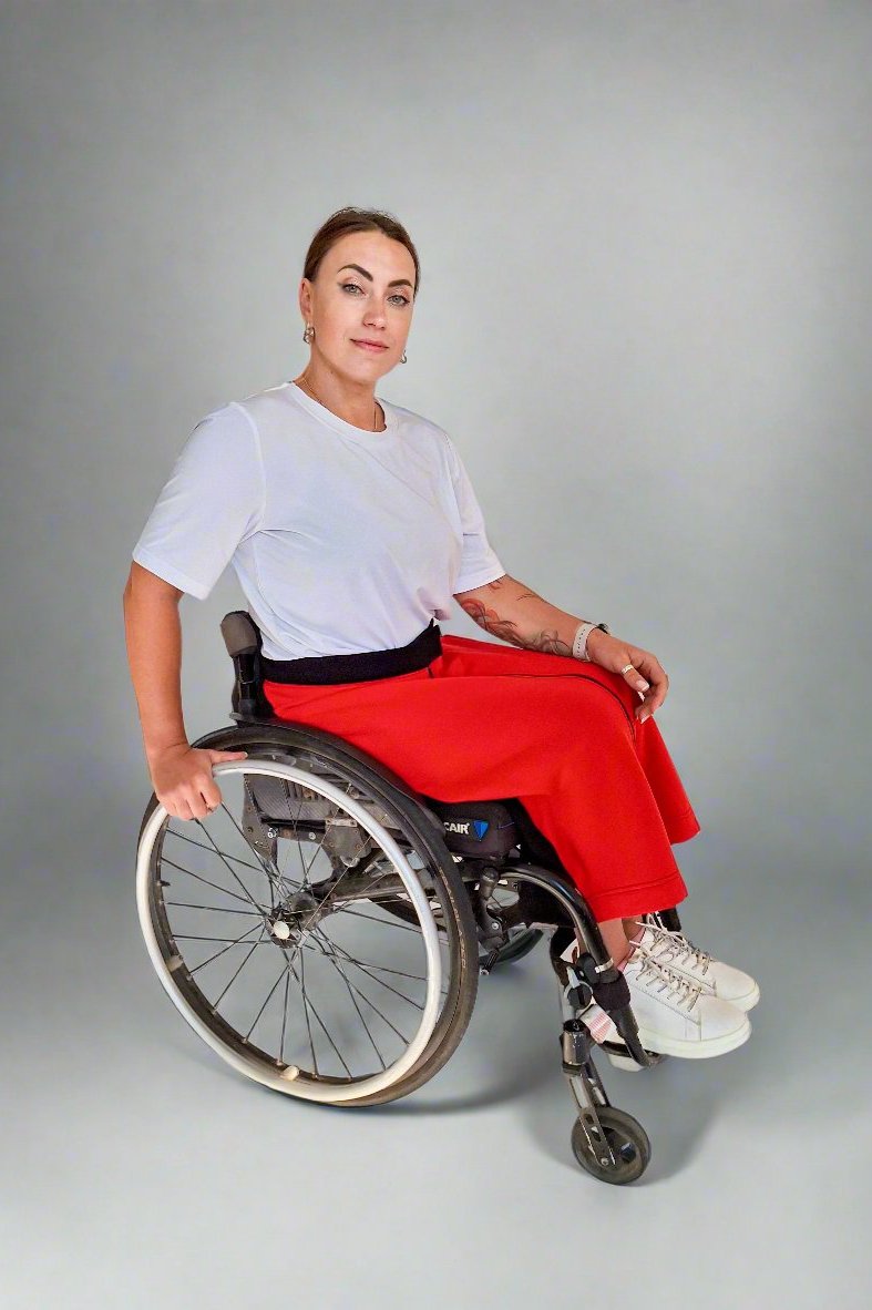 Ladies' wheelchair adaptive jersey skirt with magnetic zipper