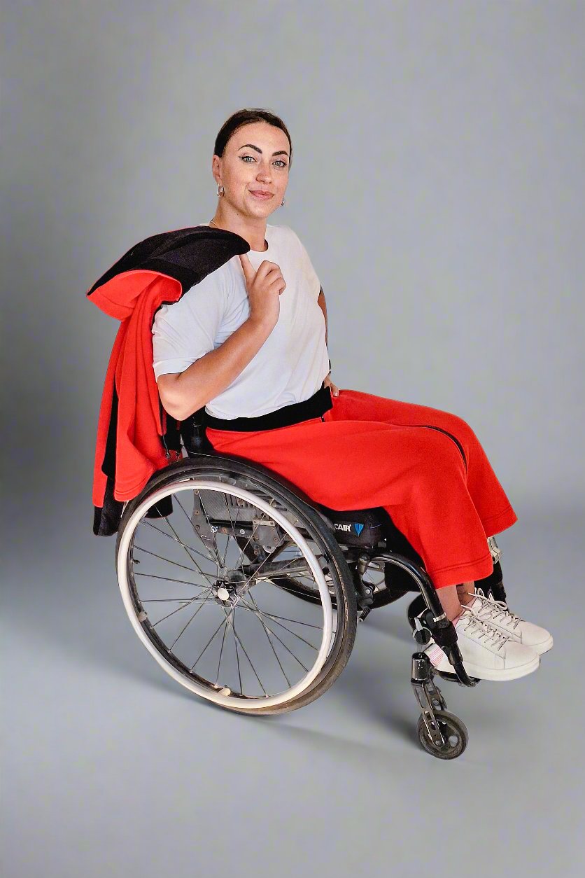 Ladies' wheelchair adaptive jersey skirt with magnetic zipper