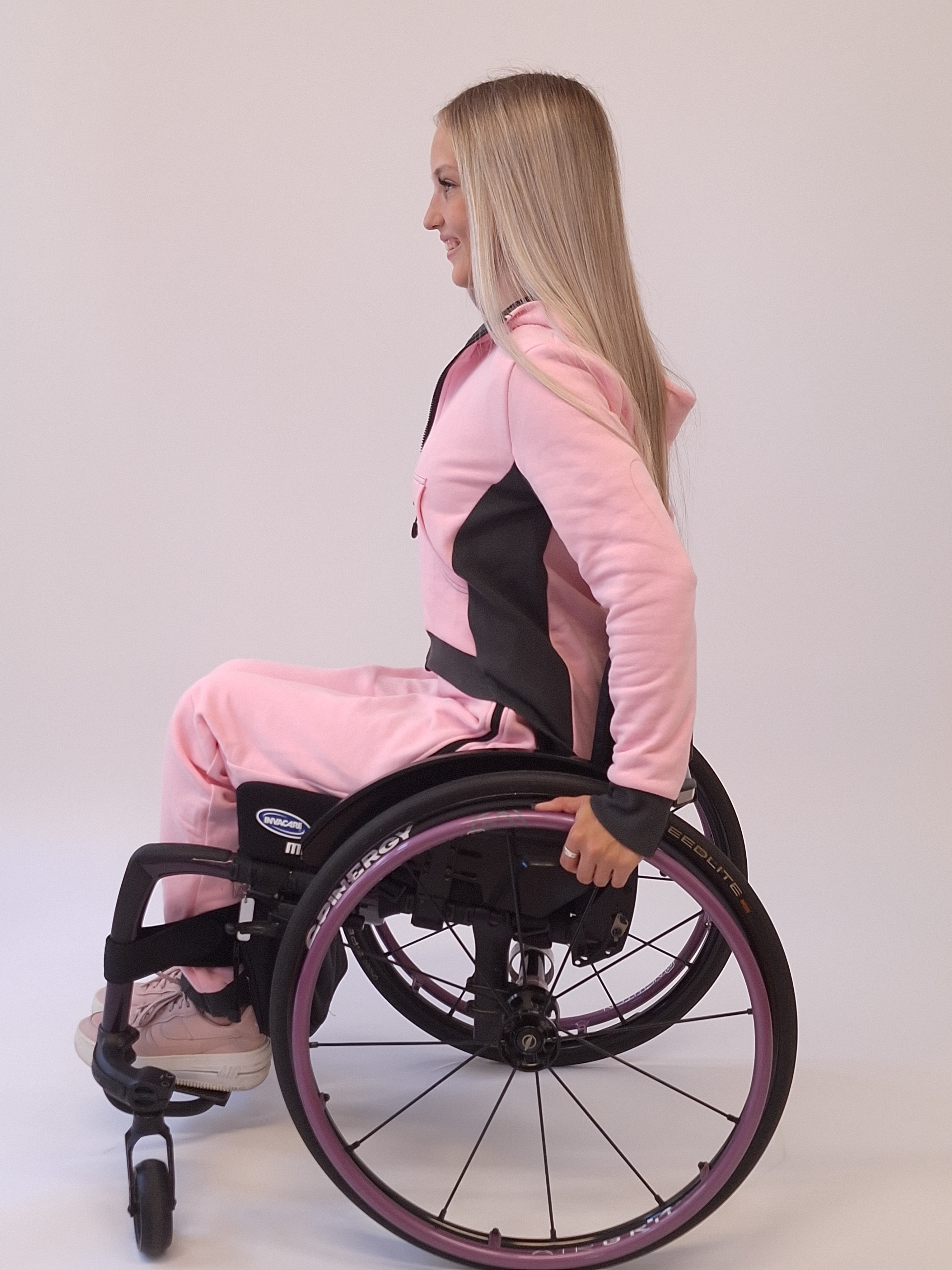 Sieviešu melna trikotāžas kapučjaka - Brīvā laika apģērbs