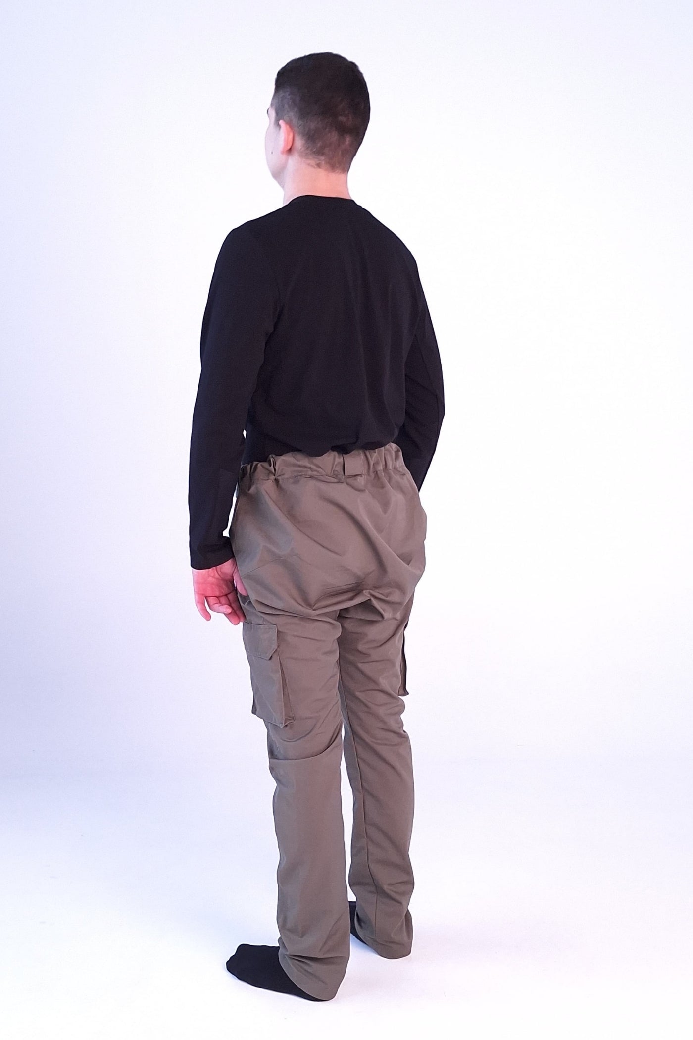 Men's wheelchair adaptive cargo pants with side pockets