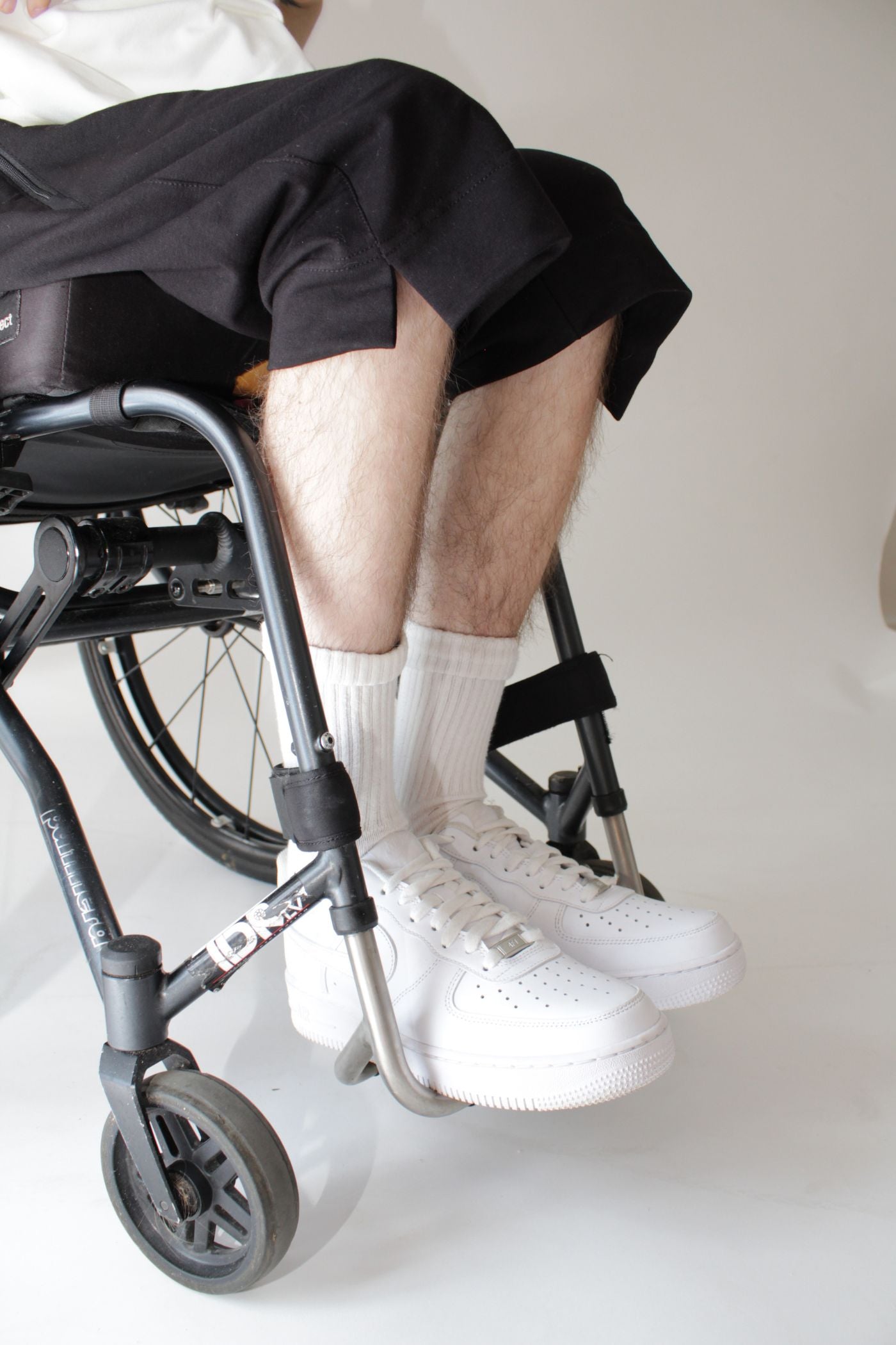 Men's wheelchair adaptive jersey shorts with drop down front