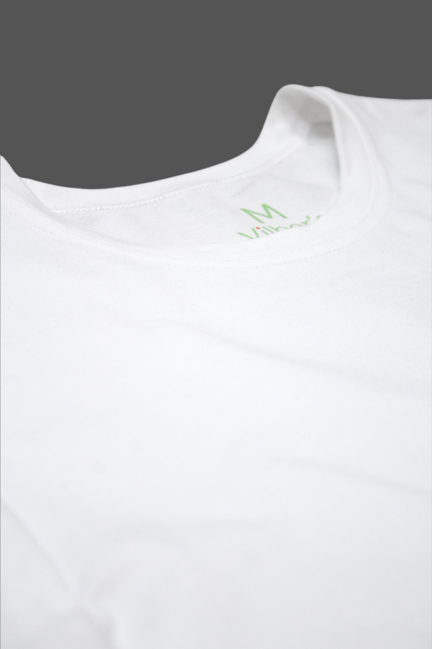 Adaptives Herren-T-Shirt mit zu öffnenden Schultern