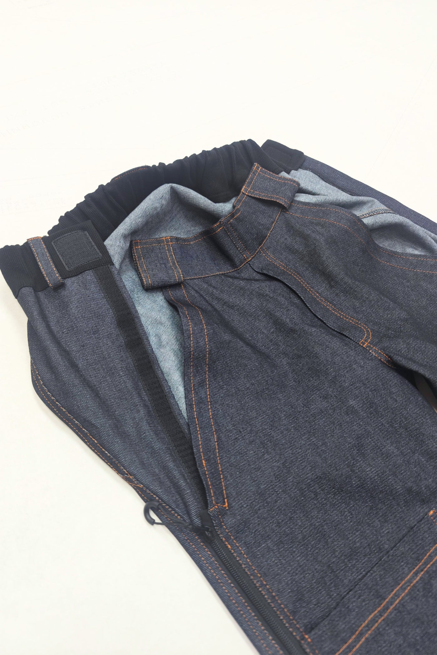 Vīriešu ratiņkrēsla adaptīvie džinsi asistētai ģērbšanai | 100% kokvilna