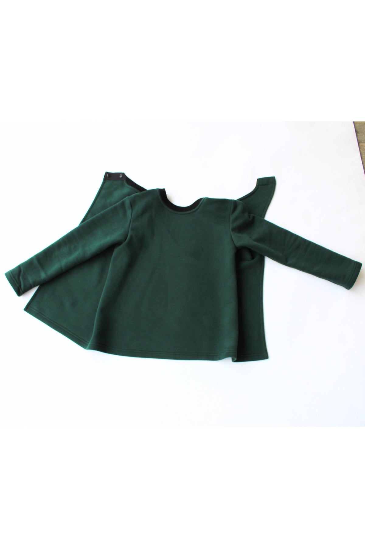 Sweatshirt für Kinder mit Unterstützungsbedarf beim Anziehen