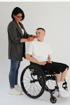 Men's wheelchair adaptive T-shirt with openable shoulders | Assisted dressing