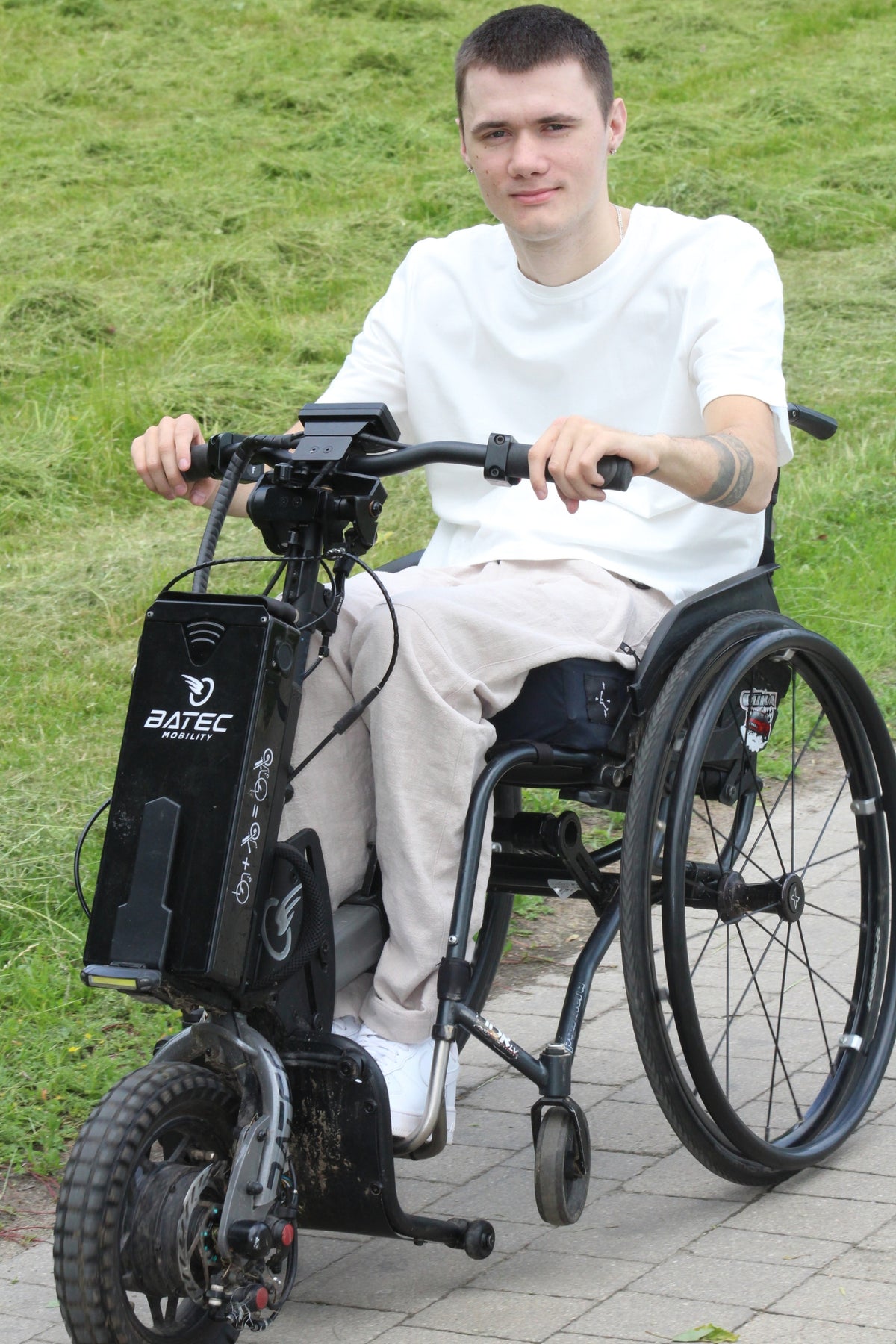 Pantalon d'été adaptatif pour homme en fauteuil roulant