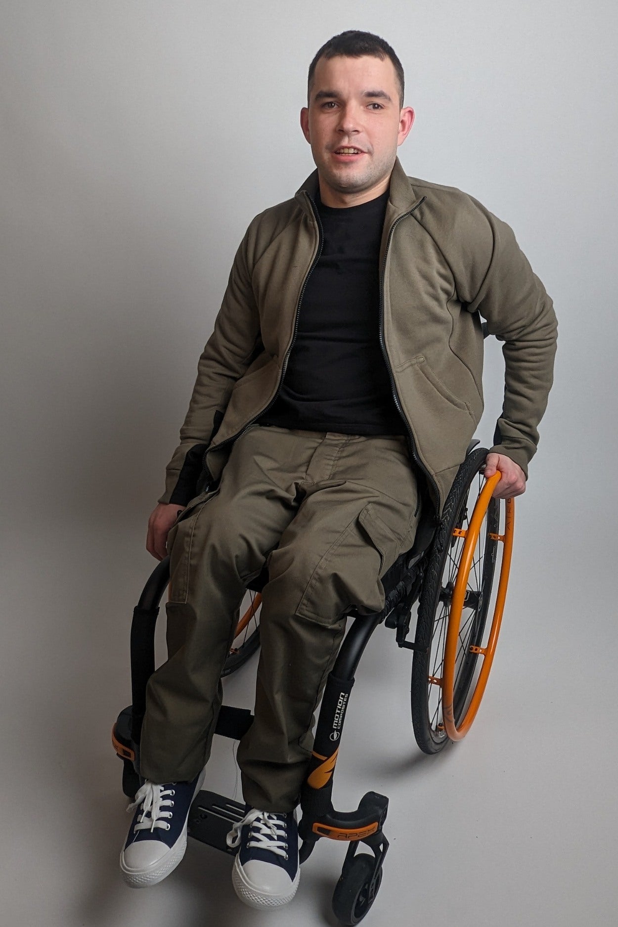 Jacket with magnetic zipper, wheelchair adapted, army green