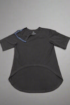 Rollstuhladaptives Kurzarm-T-Shirt für Damen mit zu öffnenden Schultern