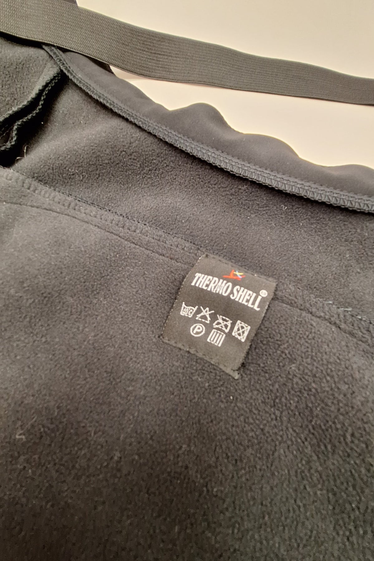 Wheelchair blanket with reflective elements and magnetic closure