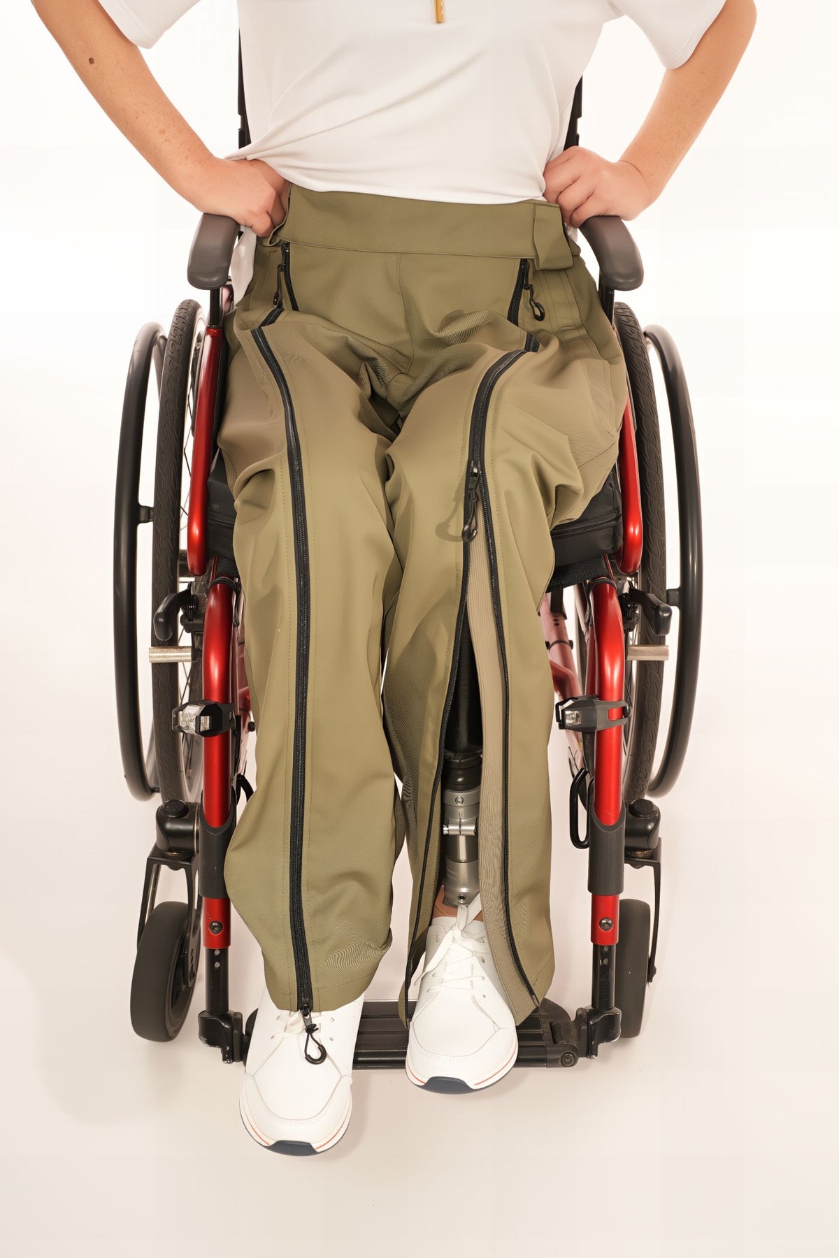 Pantalon adaptatif pour homme en fauteuil roulant pour l'habillage assisté
