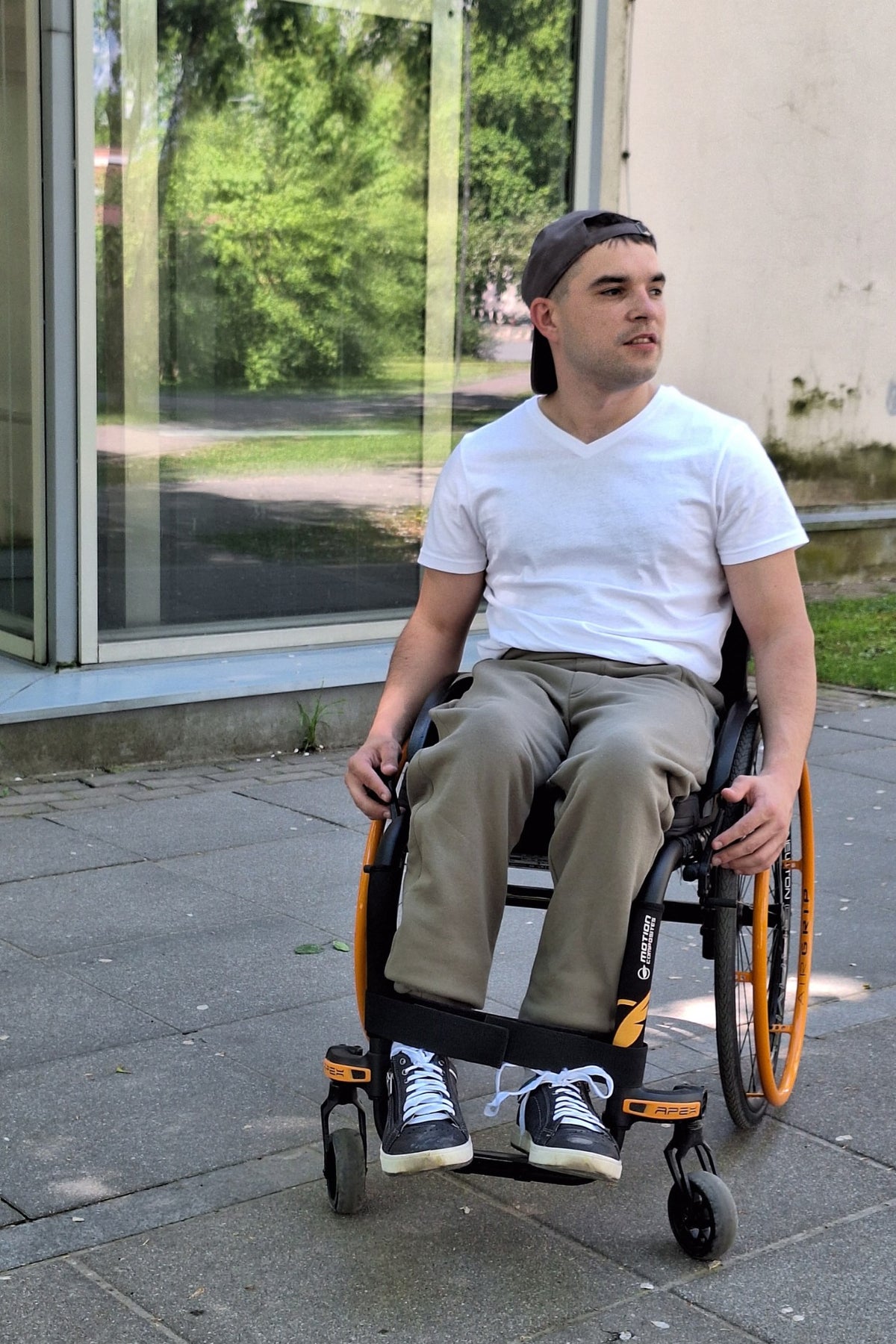 Pantalon de jogging adapté pour fauteuil roulant, vert kaki